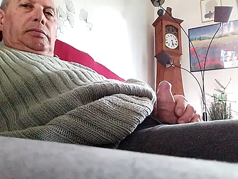 Snapshot of Vince072 chatting on 03/30/26, 11:22 Vince072 online show from 03/30/26, 11:22