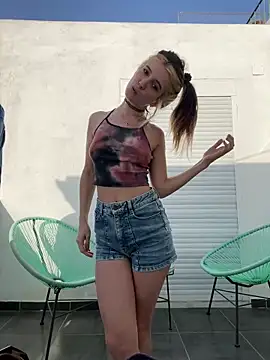 Snapshot of strangers2lovers chatting on 03/01/26, 03:47 strangers2lovers online show from 03/01/26, 03:47