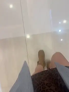 xiaoyuan01 online show from 10/13/25, 02:00