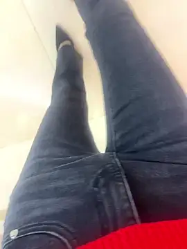 xiaoyuan01 online show from 04/23/26, 02:35