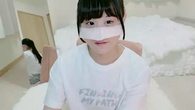 Snapshot of im_hina chatting on 10/13/25, 01:11 im hina online show from 10/13/25, 01:11