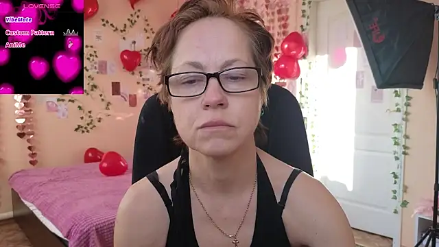 Snapshot of Ronda_Roni chatting on 02/17/26, 05:26 Ronda Roni online show from 02/17/26, 05:26