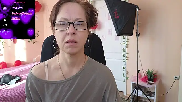 Snapshot of Ronda_Roni chatting on 02/18/26, 06:42 Ronda Roni online show from 02/18/26, 06:42