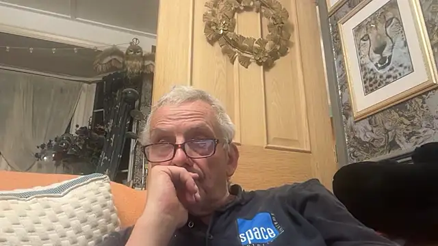 poggles online show from 10/28/25, 09:39