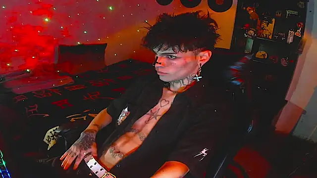 Snapshot of prince_x_dark chatting on 10/21/25, 04:13 prince x dark online show from 10/21/25, 04:13