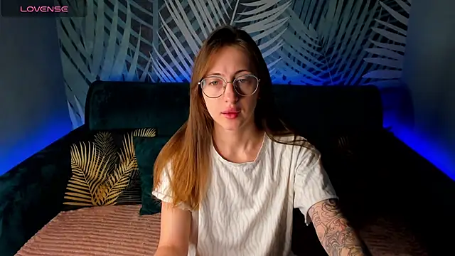 ChristyCrayme online show from 11/14/25, 10:18