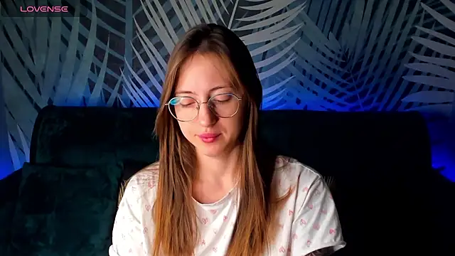 ChristyCrayme online show from 12/03/25, 10:41