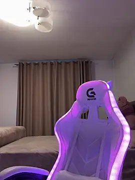 Snapshot of LunaBex chatting on 09/17/25, 04:36 LunaBex online show from 09/17/25, 04:36