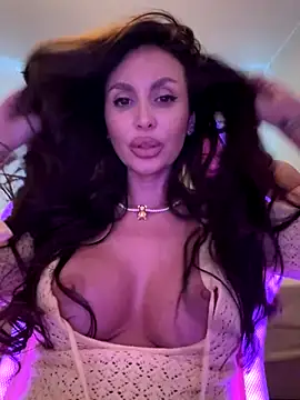 Snapshot of LunaBex chatting on 09/21/25, 10:50 LunaBex online show from 09/21/25, 10:50