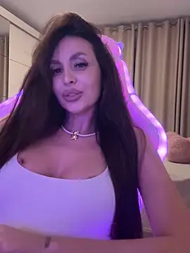 Snapshot of LunaBex chatting on 10/02/25, 05:09 LunaBex online show from 10/02/25, 05:09