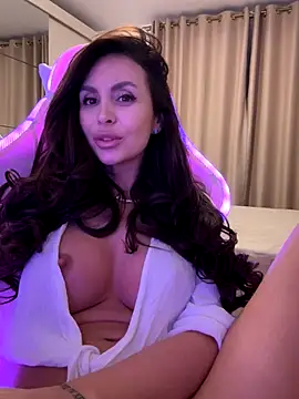 Snapshot of LunaBex chatting on 10/21/25, 07:03 LunaBex online show from 10/21/25, 07:03