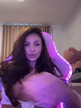 Snapshot of LunaBex chatting on 10/28/25, 05:44 LunaBex online show from 10/28/25, 05:44