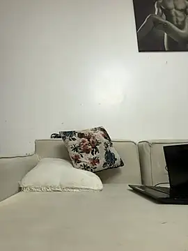 Snapshot of Lil-shawrie chatting on 02/12/26, 12:33 Lil-shawrie online show from 02/12/26, 12:33