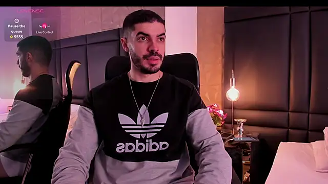 AxelThompson  online show from 09/10/25, 11:32