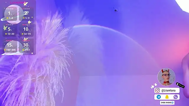 liiamluna  online show from 10/26/25, 09:26