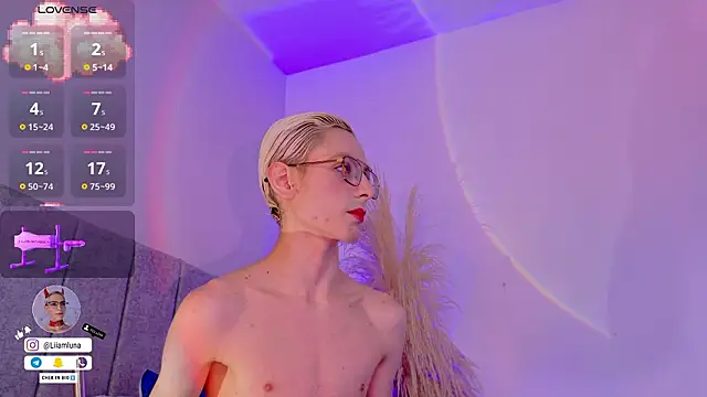 liiamluna  online show from 02/26/26, 09:30