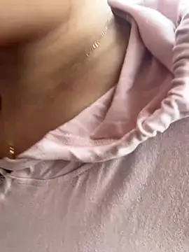 Snapshot of chenyu0308 chatting on 10/18/25, 04:04 chenyu0308 online show from 10/18/25, 04:04