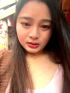 Snapshot of chenyu0308 chatting on 10/21/25, 05:52 chenyu0308 online show from 10/21/25, 05:52