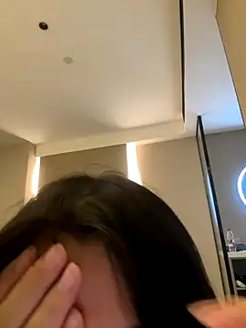 Snapshot of chenyu0308 chatting on 10/25/25, 04:42 chenyu0308 online show from 10/25/25, 04:42