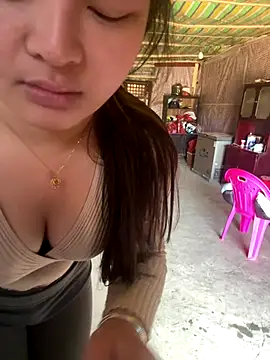 Snapshot of chenyu0308 chatting on 11/30/25, 03:32 chenyu0308 online show from 11/30/25, 03:32