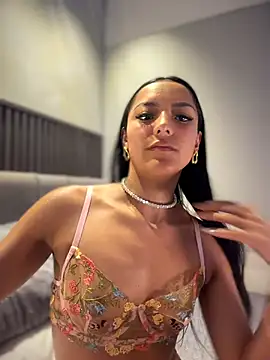 im-isabella online show from 04/18/26, 03:38