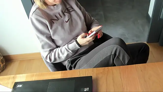 Horny mommy online show from 02/27/25, 09:32