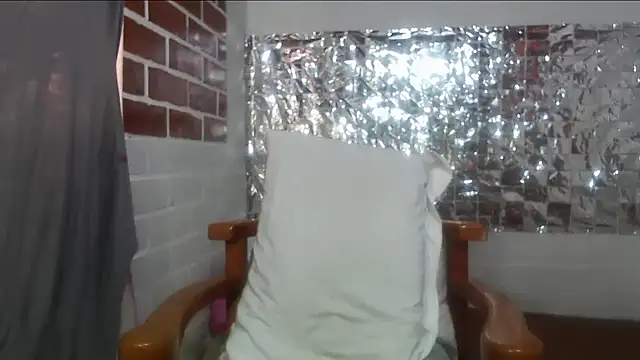 rose-crystal online show from 10/22/25, 01:44