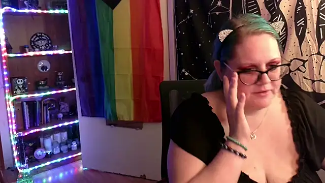 Snapshot of Kinky_Witch chatting on 11/11/25, 04:23 Kinky Witch online show from 11/11/25, 04:23