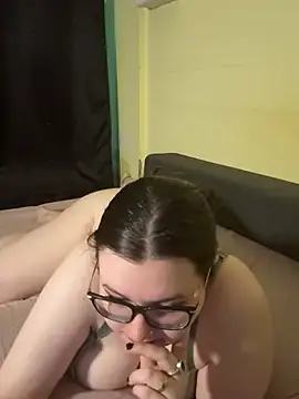 Snapshot of HaleyAyush chatting on 05/19/26, 04:02 HaleyAyush online show from 05/19/26, 04:02