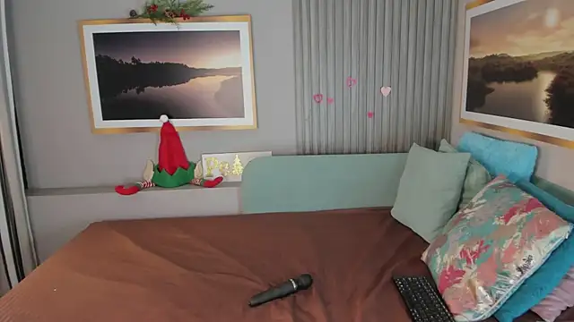 Hailey-Fox online show from 11/09/25, 10:19