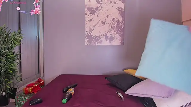 Hailey-Fox online show from 12/03/25, 10:19