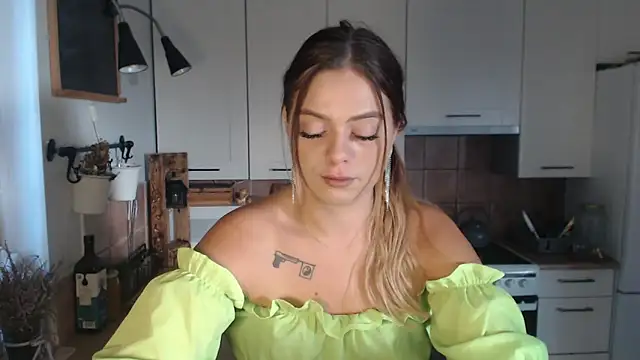 Snapshot of BuffyxLUST chatting on 10/02/25, 07:15 BuffyxLUST online show from 10/02/25, 07:15