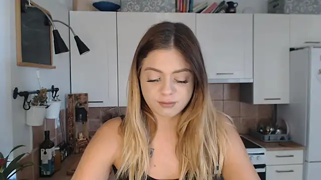 Snapshot of BuffyxLUST chatting on 10/20/25, 09:21 BuffyxLUST online show from 10/20/25, 09:21