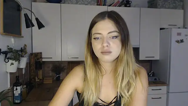 Snapshot of BuffyxLUST chatting on 11/10/25, 08:57 BuffyxLUST online show from 11/10/25, 08:57