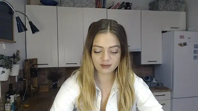 Snapshot of BuffyxLUST chatting on 11/12/25, 08:04 BuffyxLUST online show from 11/12/25, 08:04