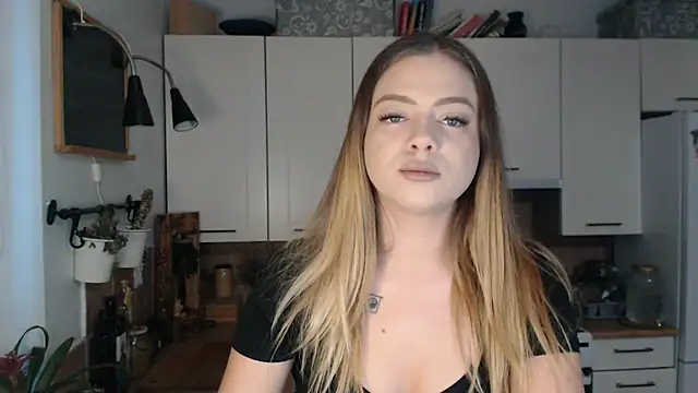 Snapshot of BuffyxLUST chatting on 01/13/26, 07:57 BuffyxLUST online show from 01/13/26, 07:57