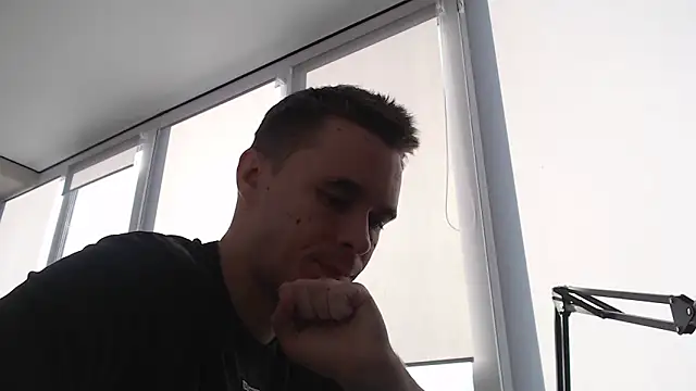 Snapshot of FreddyBredi chatting on 10/22/25, 08:47 FreddyBredi online show from 10/22/25, 08:47