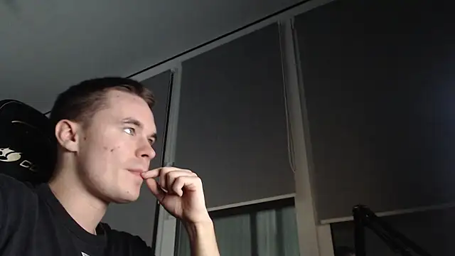 FreddyBredi online show from 11/11/25, 01:44