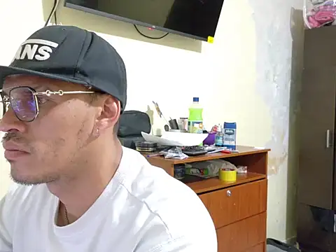 DOBLEWYOSK69G online show from 10/04/25, 01:42