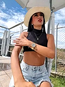 Juliana Xander online show from 11/25/25, 02:50