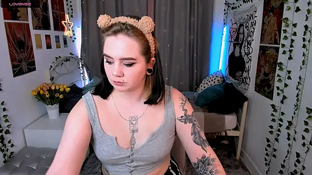 lunaalli online show from 11/06/25, 01:56