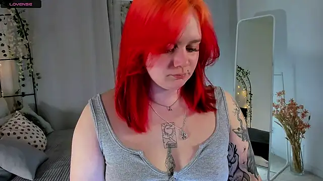 Snapshot of lunaalli chatting on 05/07/26, 10:53 lunaalli online show from 05/07/26, 10:53