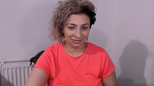 Snapshot of AAARUNY chatting on 02/01/26, 12:04 AAARUNY online show from 02/01/26, 12:04