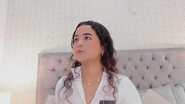 Evaa Lunna  online show from 03/18/26, 08:12