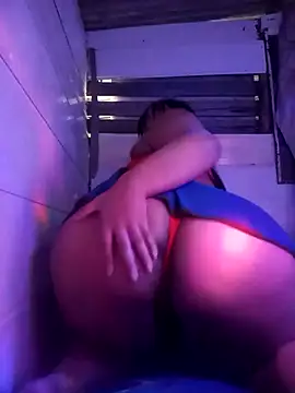 Snapshot of srtsara chatting on 09/14/25, 12:21 srtsara online show from 09/14/25, 12:21