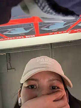 Ninazhang online show from 04/27/26, 07:17