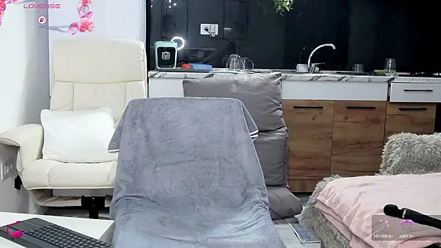 Anna glamlovely online show from 02/24/26, 12:36