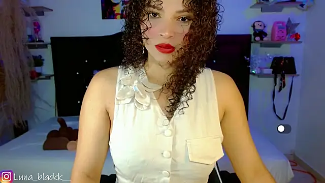 Luna blackk online show from 10/12/25, 09:03