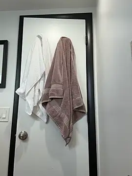 sweetsirenn online show from 10/14/25, 01:45