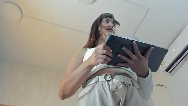 juliette pretty  online show from 10/13/25, 07:14